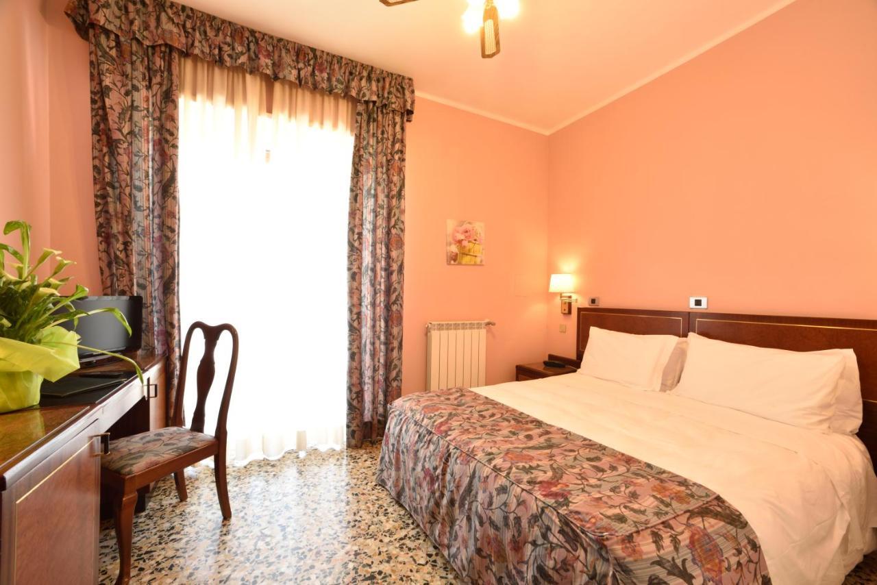 Hotel Bergamo Mare Mhotelsgroup San Bartolomeo al Mare Kültér fotó