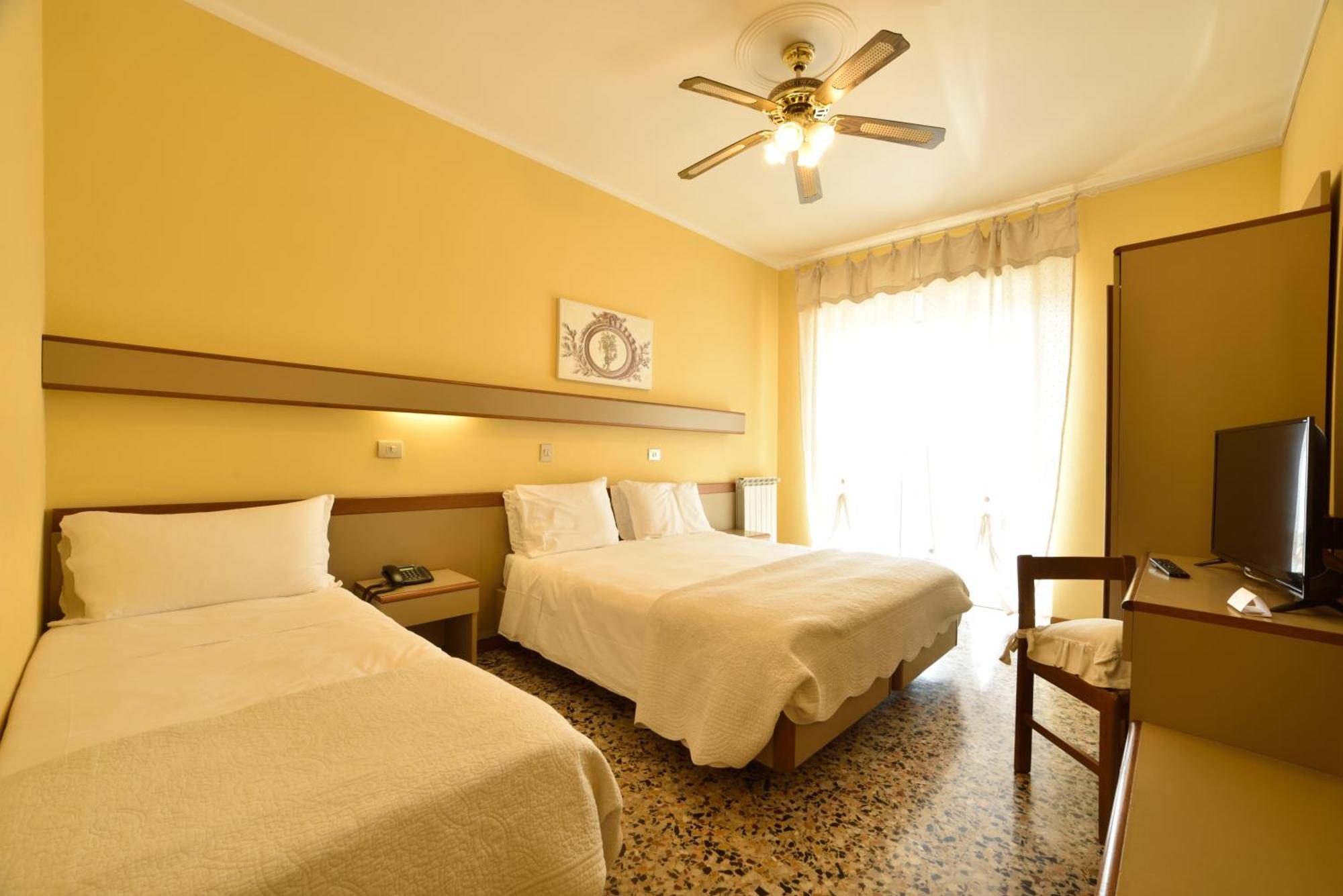 Hotel Bergamo Mare Mhotelsgroup San Bartolomeo al Mare Kültér fotó